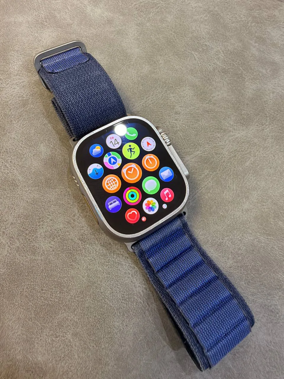 Apple Watch Ultra 49 мм, титан