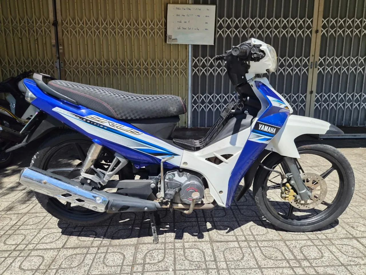 Сине-белый байк типа Sirius, 50cc