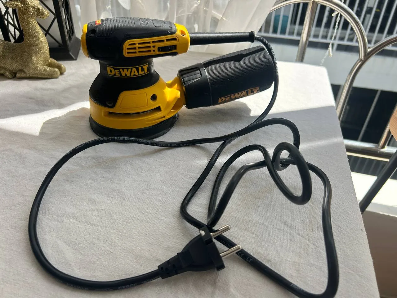 Эксцентриковая шлифмашина DeWALT DWE6423, 125 мм