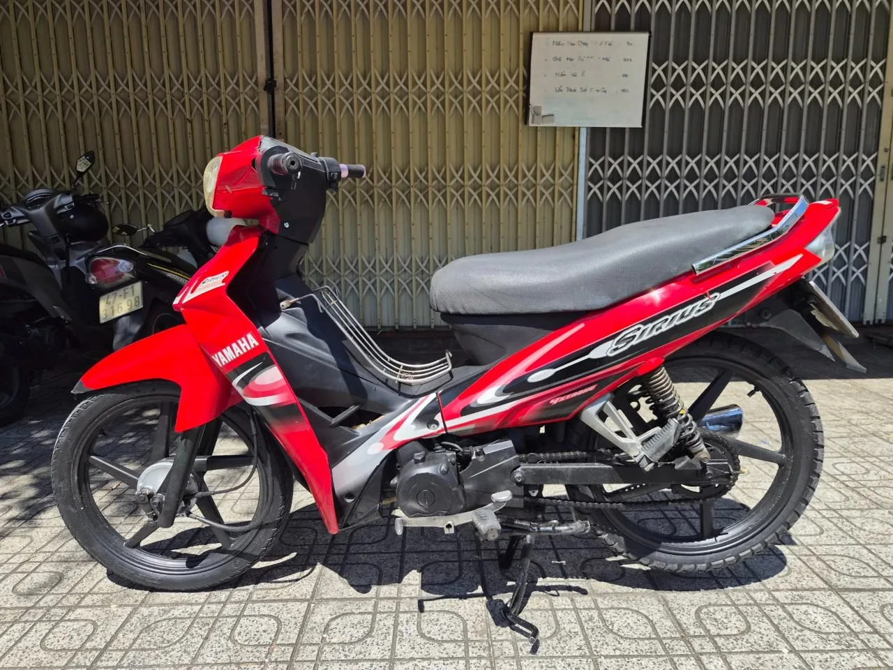Красно-чёрный байк типа Sirius, 50cc