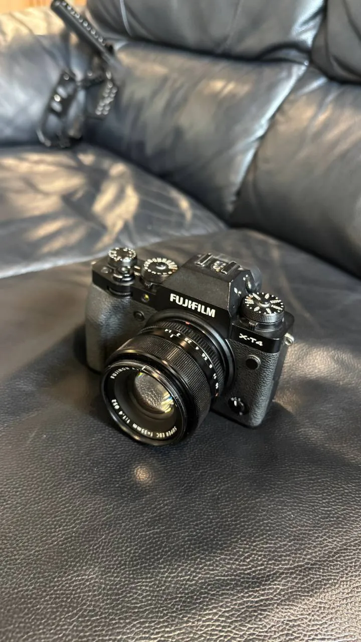 Fujifilm X-T4 с объективом Fujinon XF 35mm F1.4 R