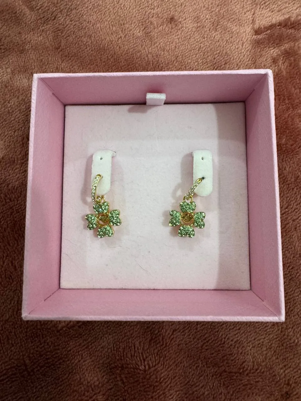 Серьги Swarovski с цветами из зеленых кристаллов