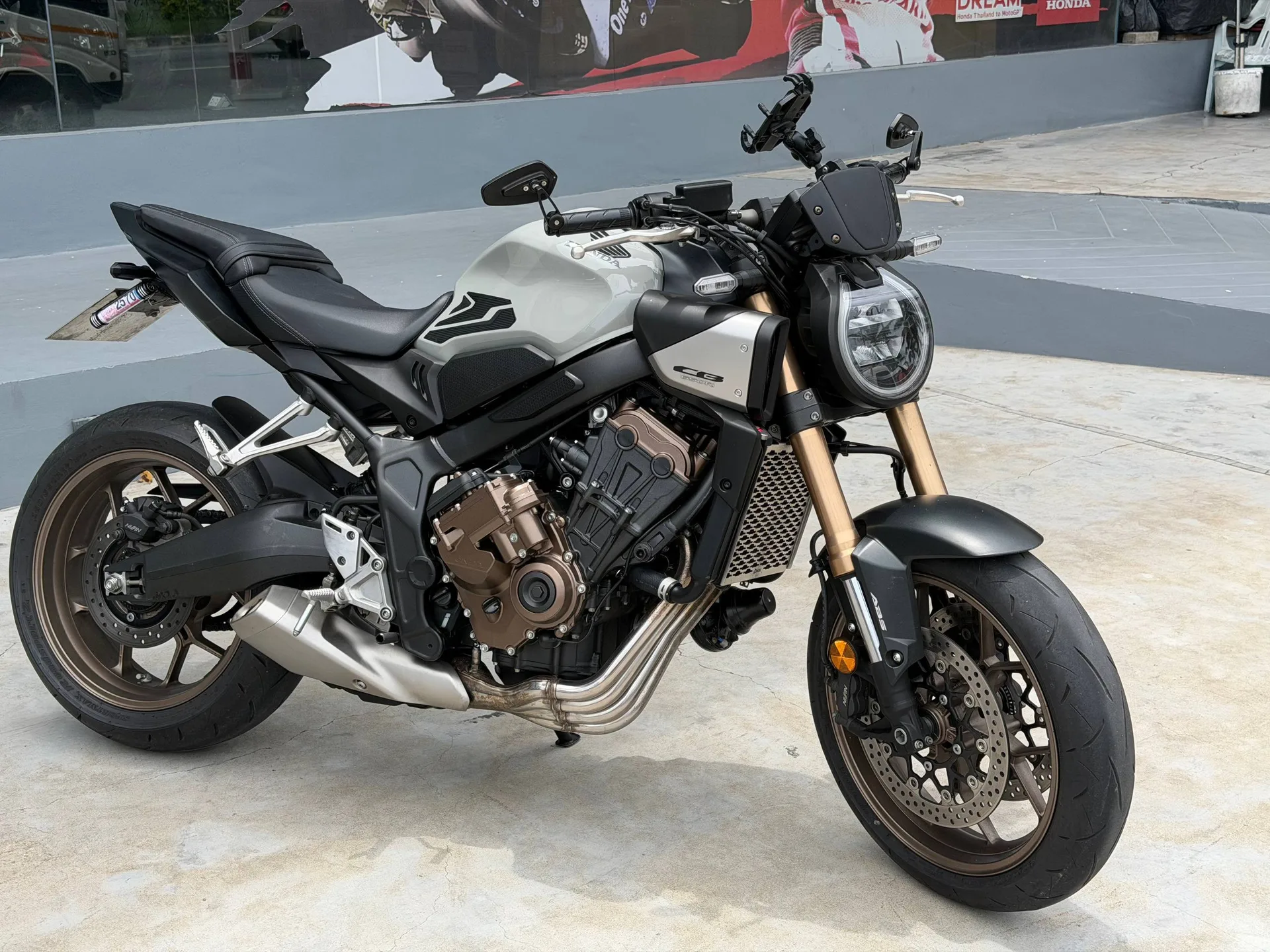 Honda CB650R E-Clutch, 2024