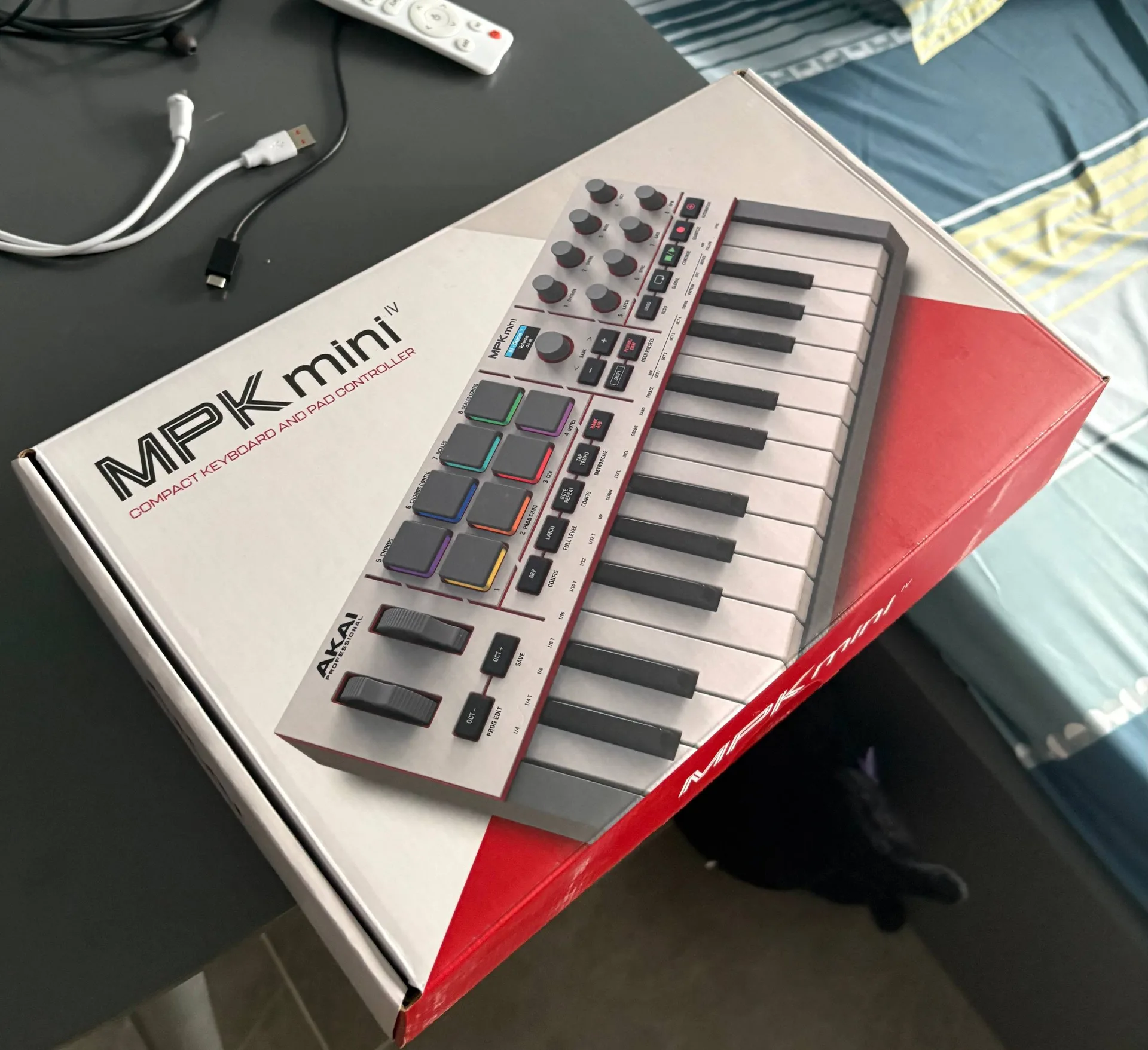 Midi клавиатура Akai mpk mini 4