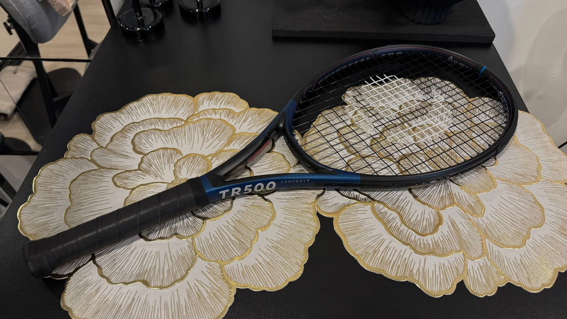 Теннисная ракетка