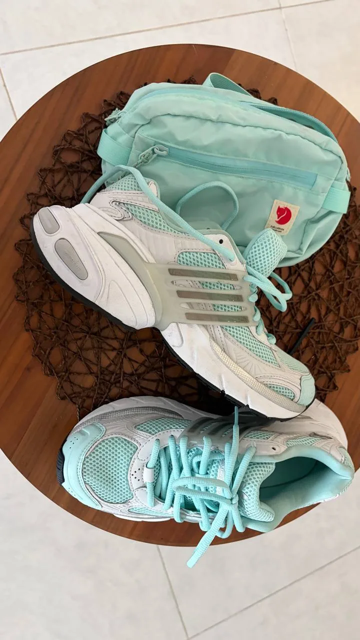Кроссовки adidas original, размер 38