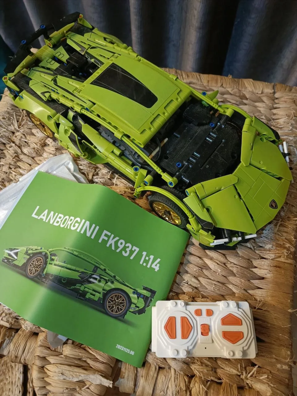 Конструктор Lamborgini 1:14, собранный