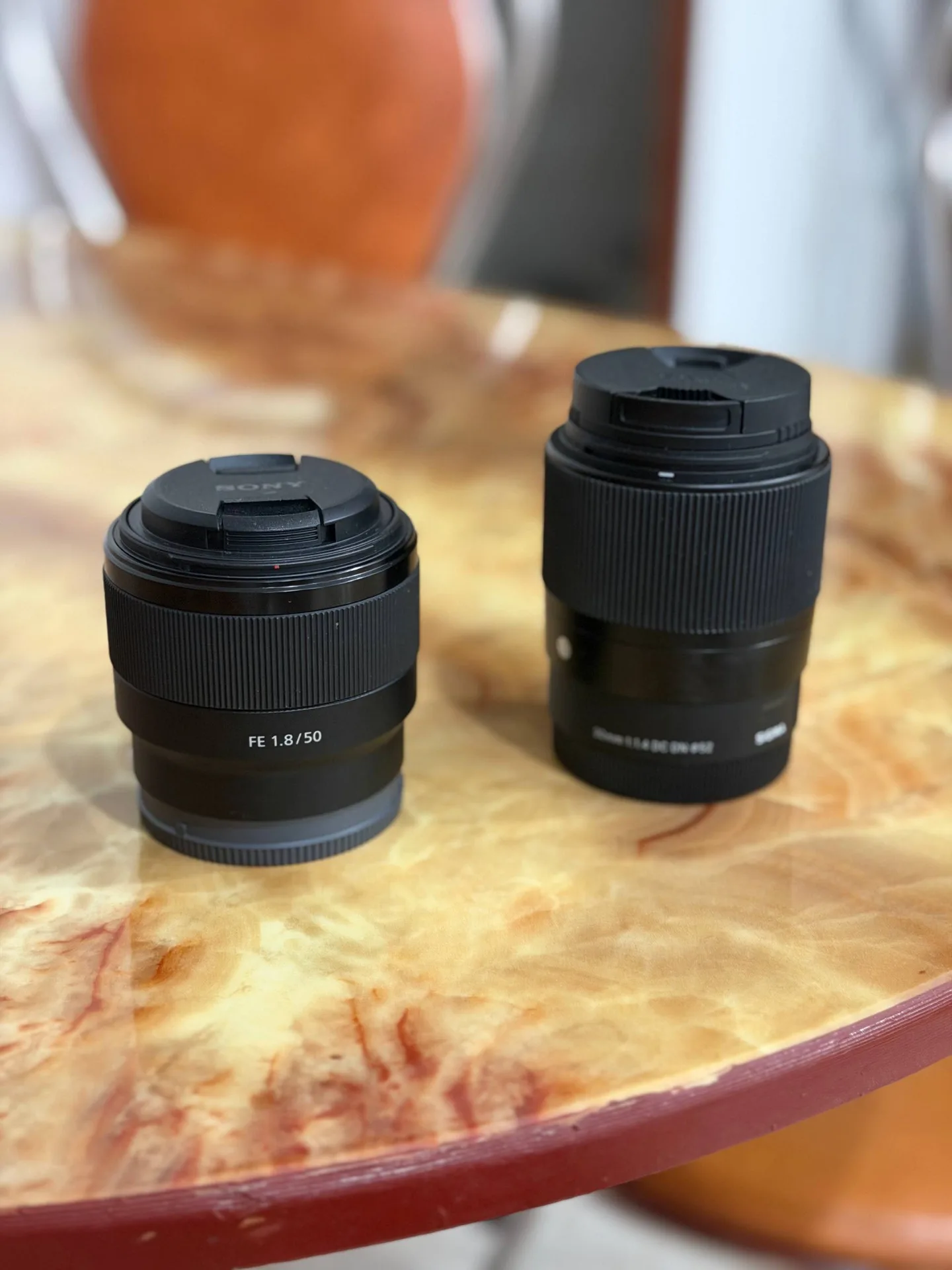 Объективы Sony FE 1.8/50 и Sigma 30mm 1:1.4