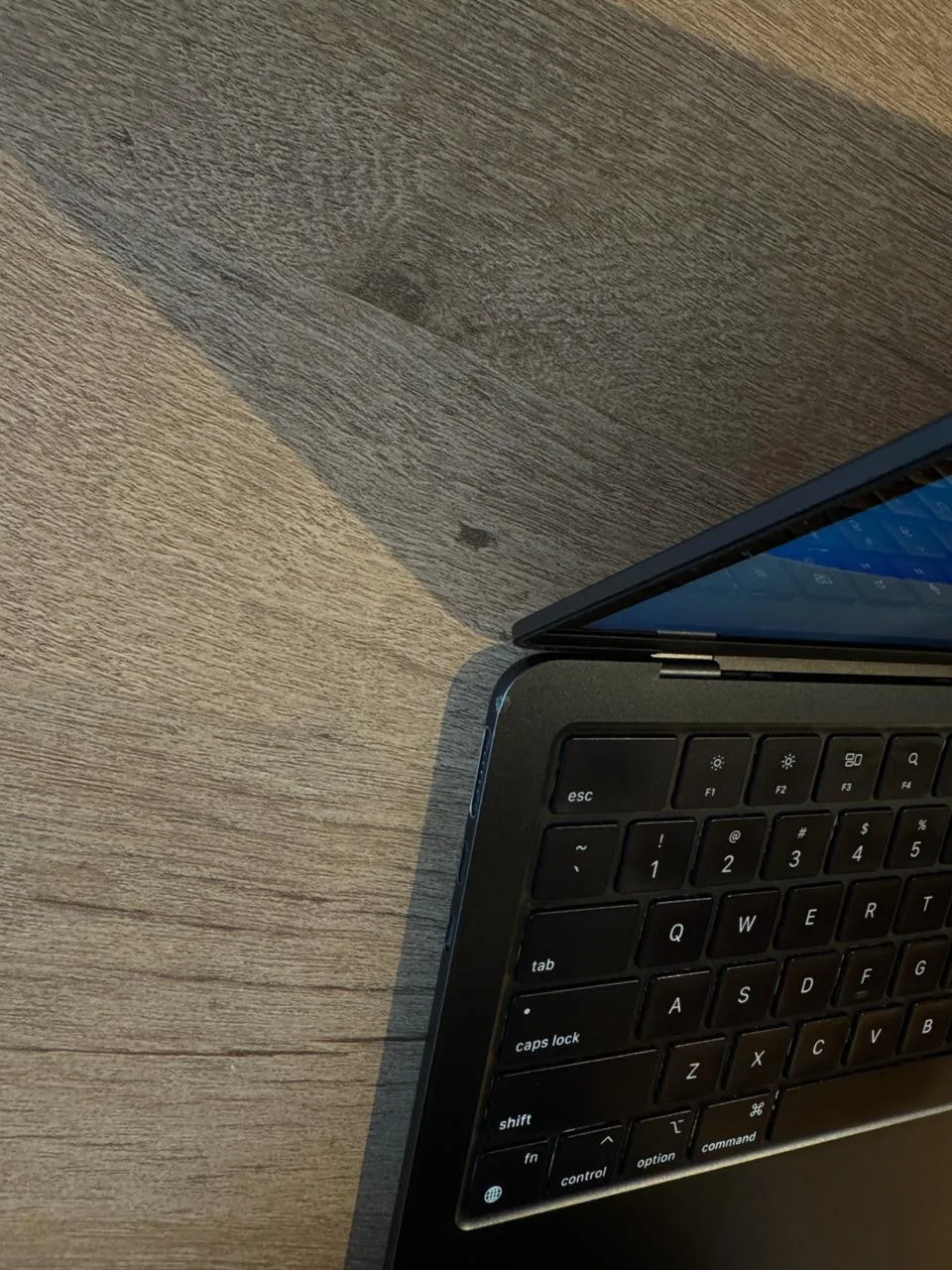 MacBook Air M2 13,6" (2022), Space Gray, 8/256 ГБ, фото 3