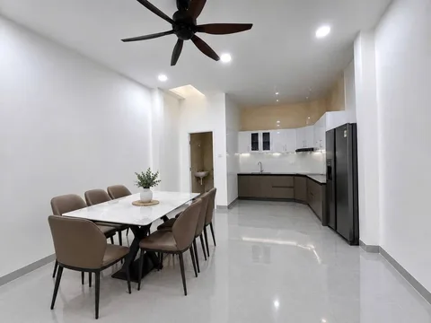 Новый дом 210 м², 3 этажа, 3 спальни, 1 км от пляжа, фото 3