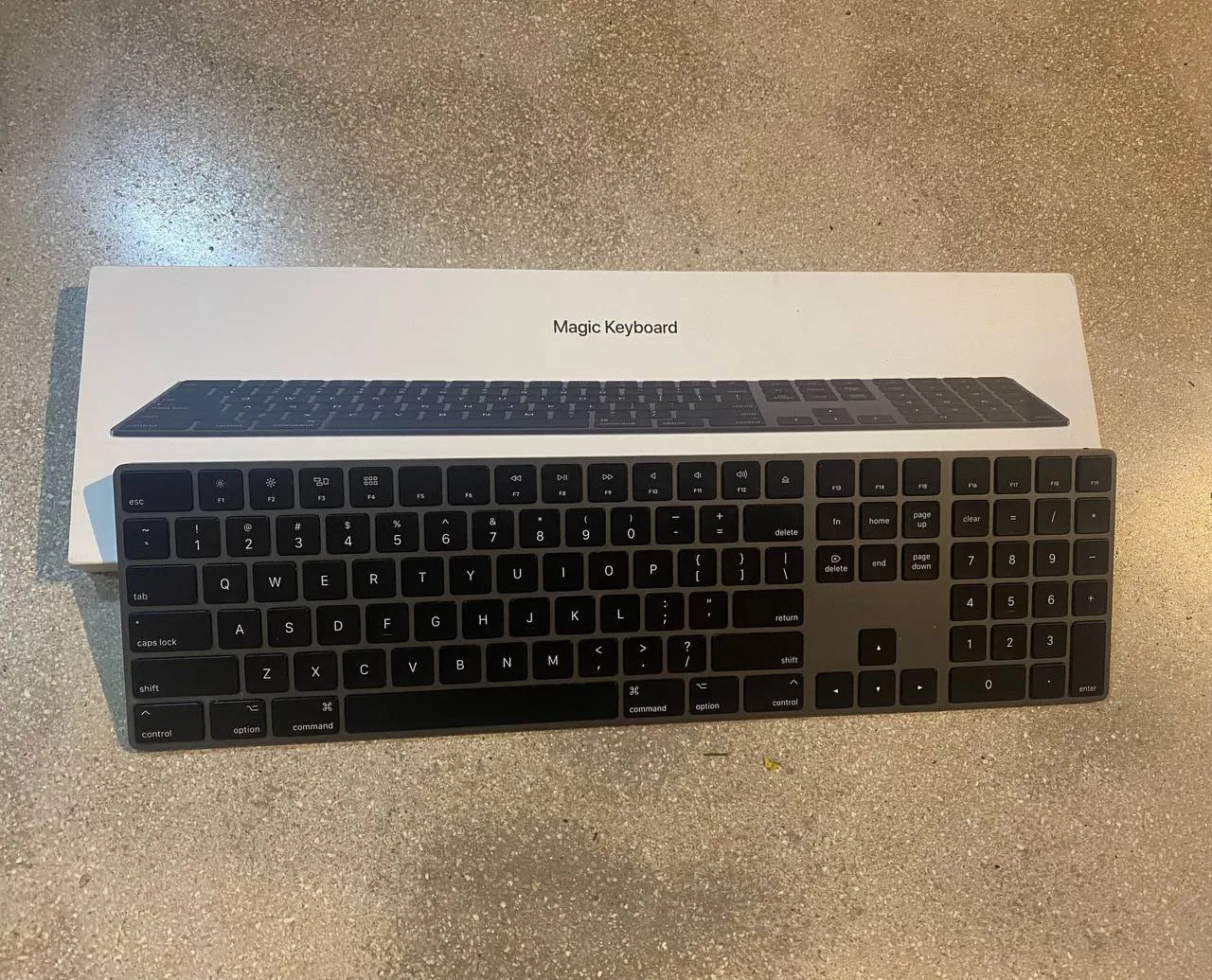 Клавиатура Apple Magic Keyboard с цифровым блоком A1843