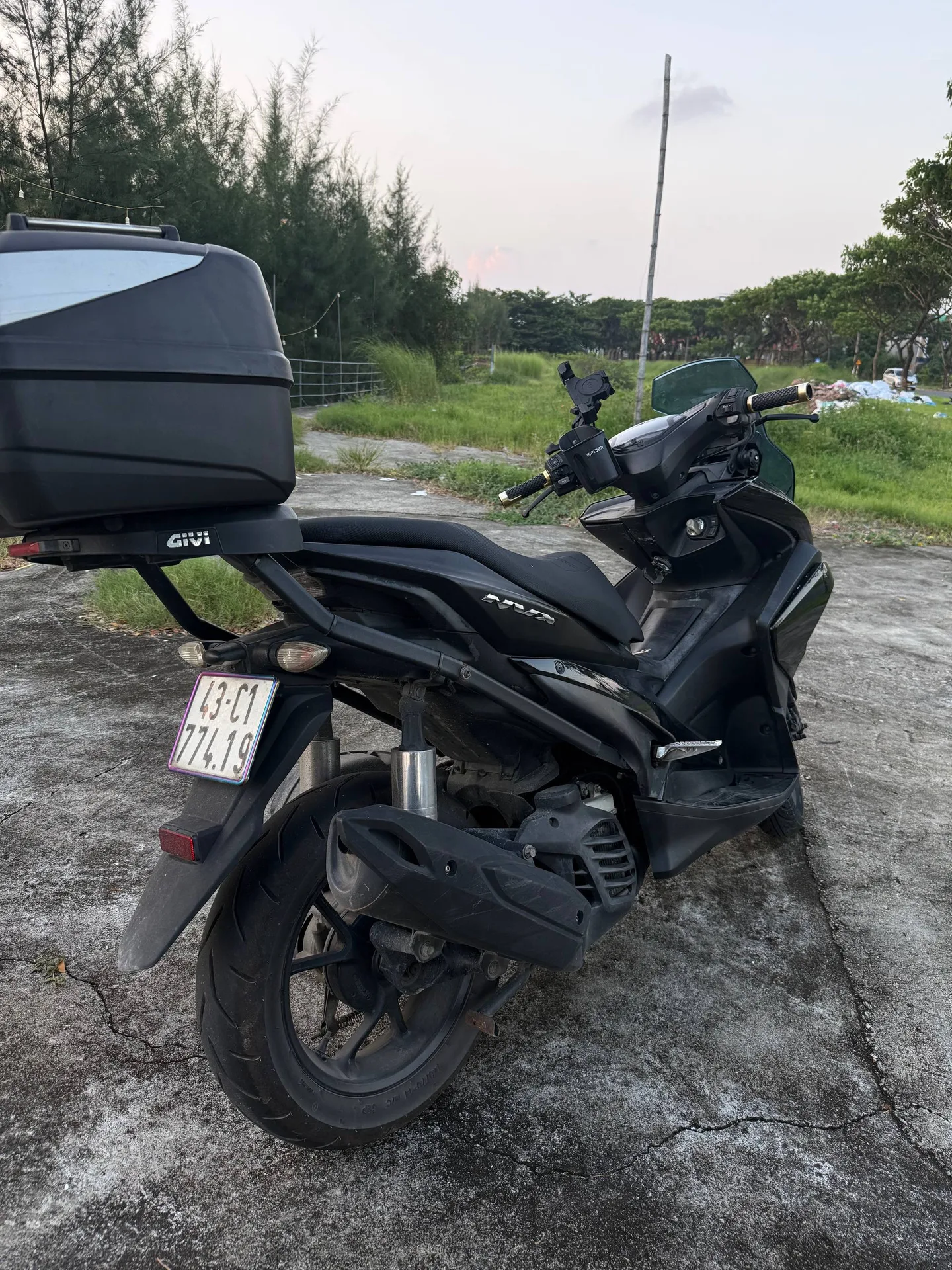 Yamaha NVX 155, кофр GIVI, фото 2