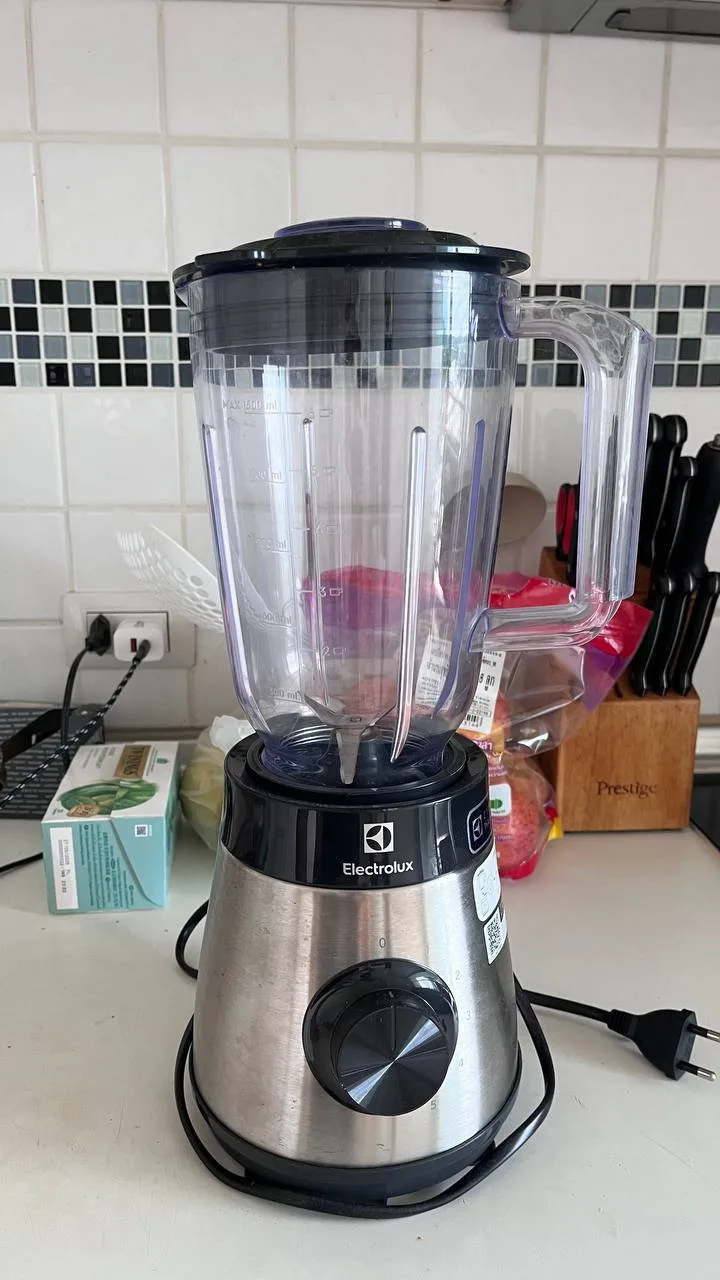 Блендер Electrolux UltimateTaste 300, новый