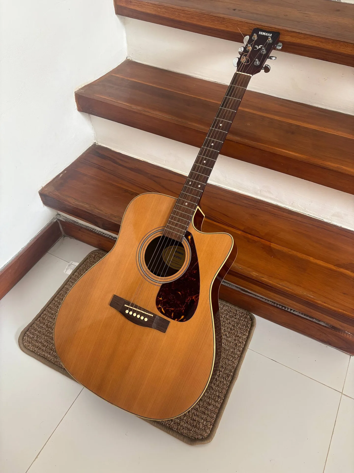 Гитара Yamaha FX370C со звукоснимателем и чехлом