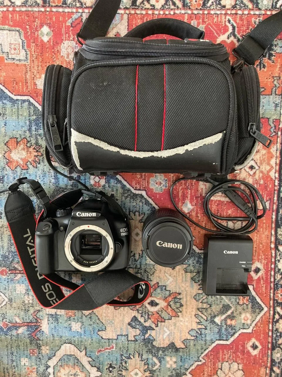 Canon EOS 1100D с объективом 18–55 мм, фото 4