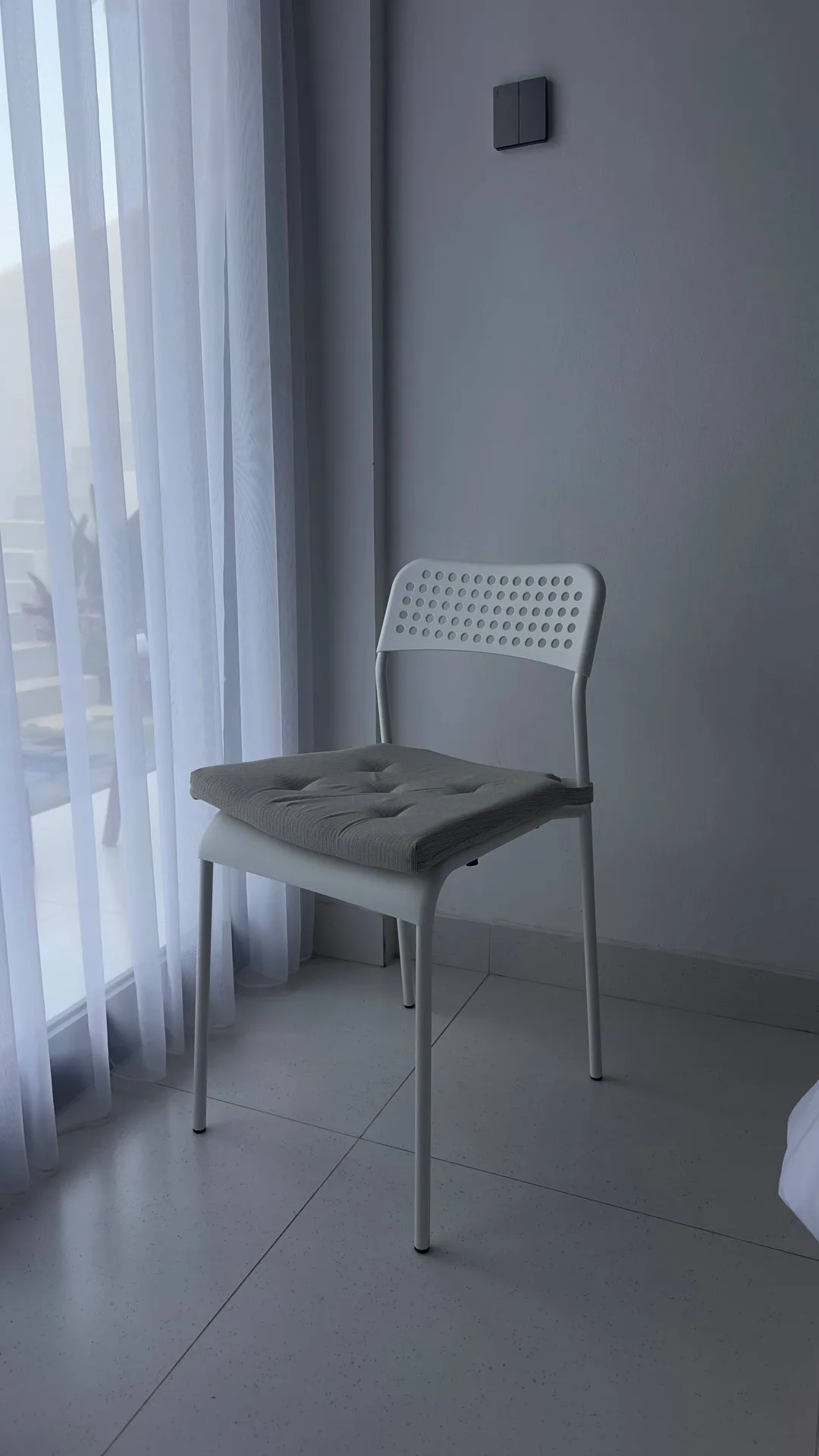 Стул IKEA SANDSBERG с подушкой IKEA JUSTINA