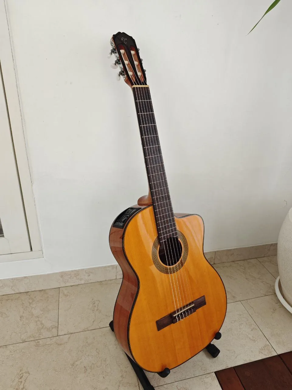 Электроакустическая классическая гитара Takamine GC1CE, фото 3