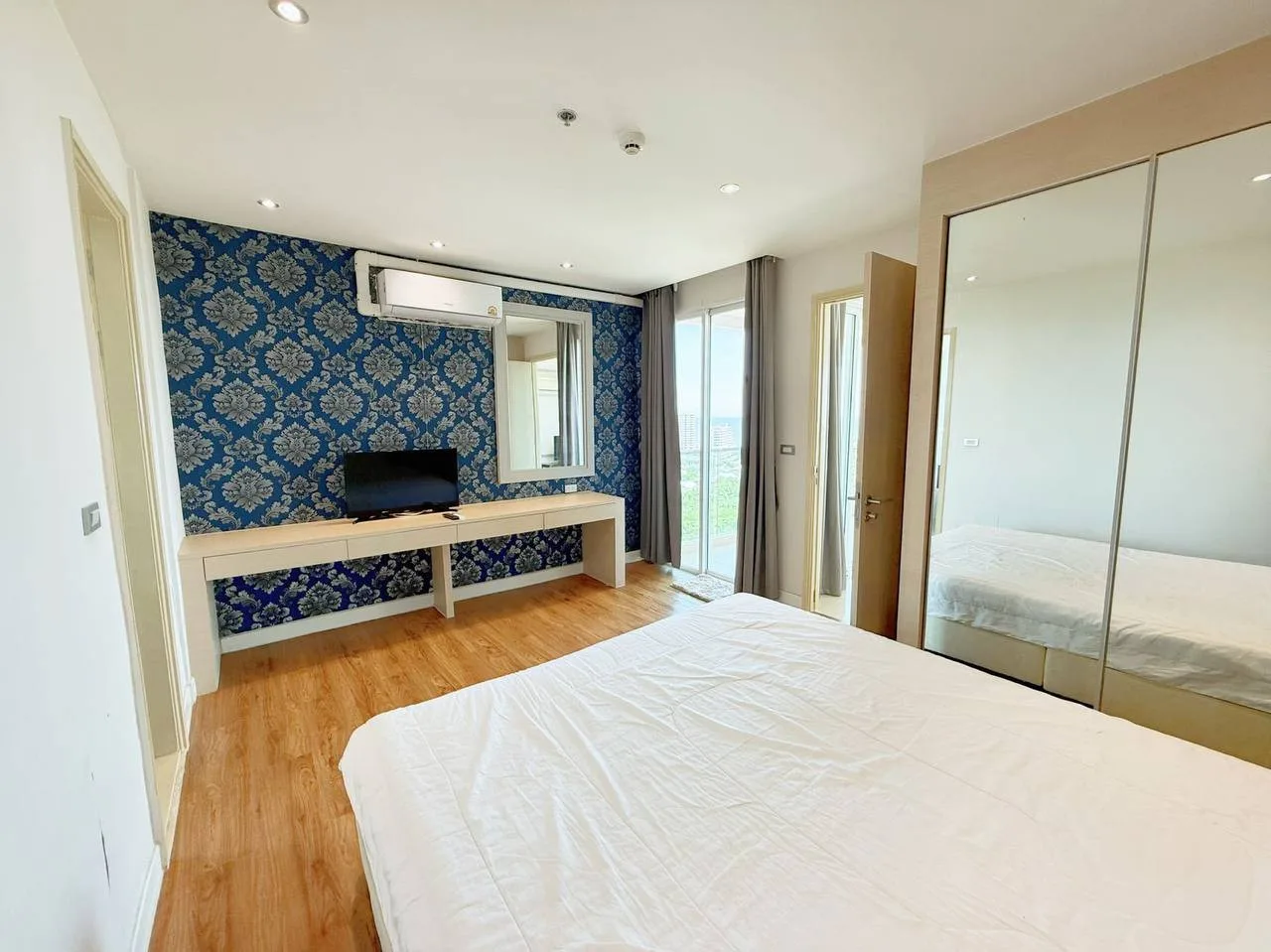 Квартира с 2 спальнями в Grande Caribbean Condo, 92 м², вид на море, фото 8
