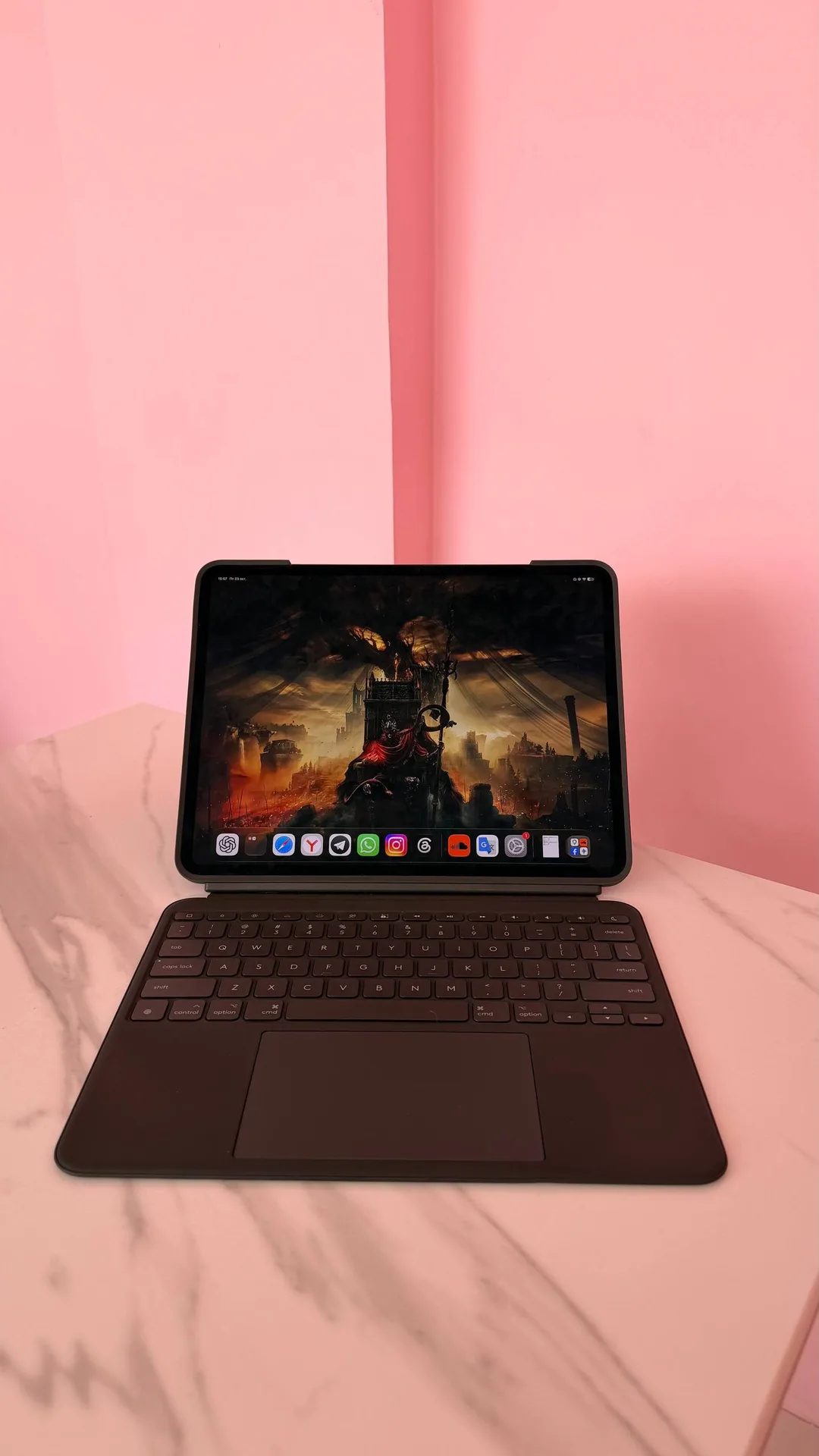 iPad Pro 13” M4, 256 GB, Wi-Fi, с клавиатурой Logitech и Apple Pencil