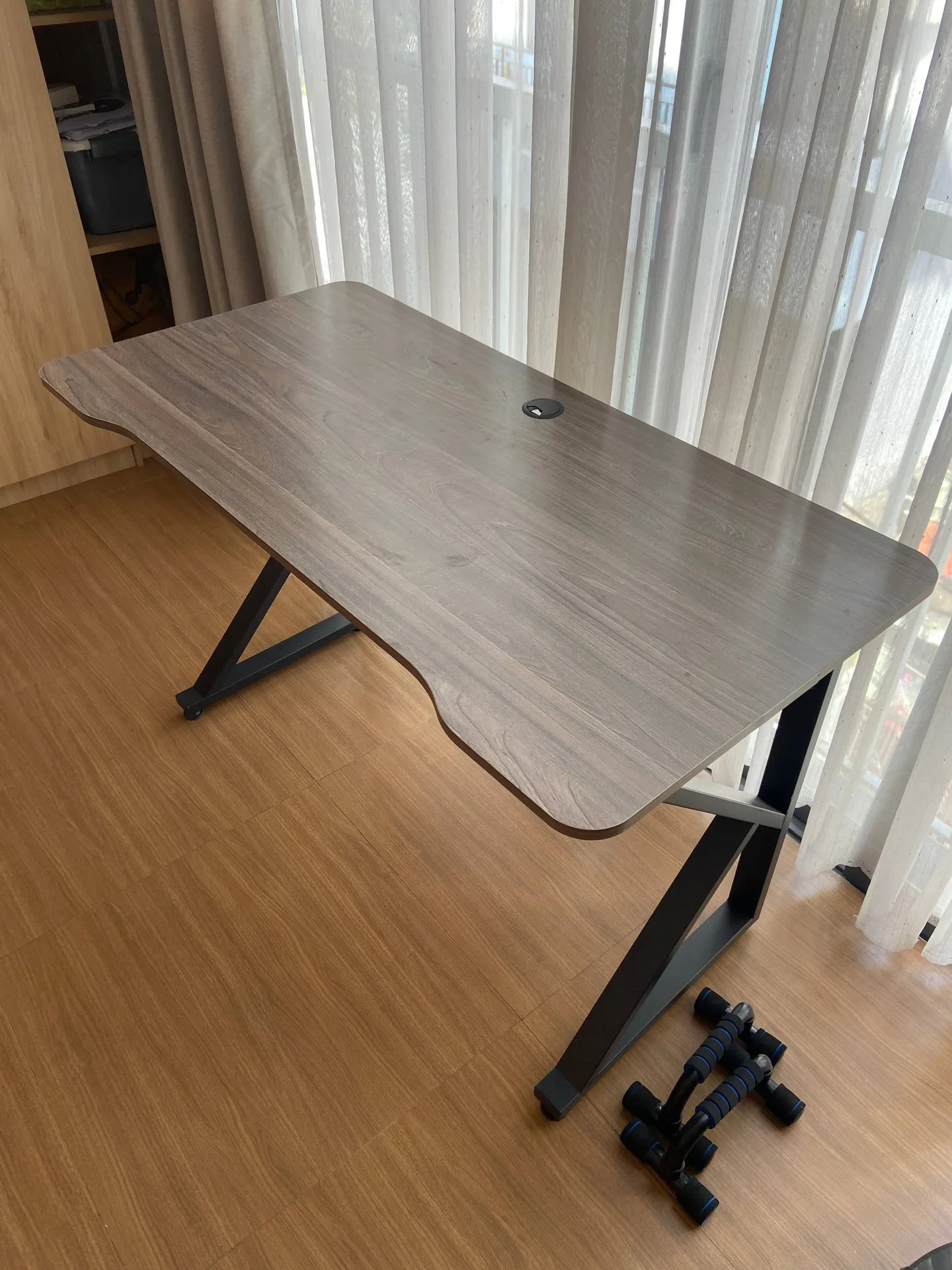 Рабочий стол 73×120 на металлических ножках