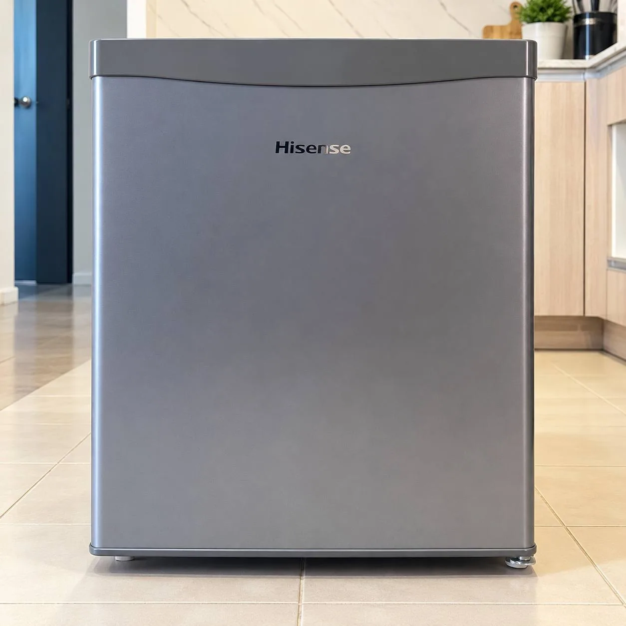 Компактный холодильник Hisense