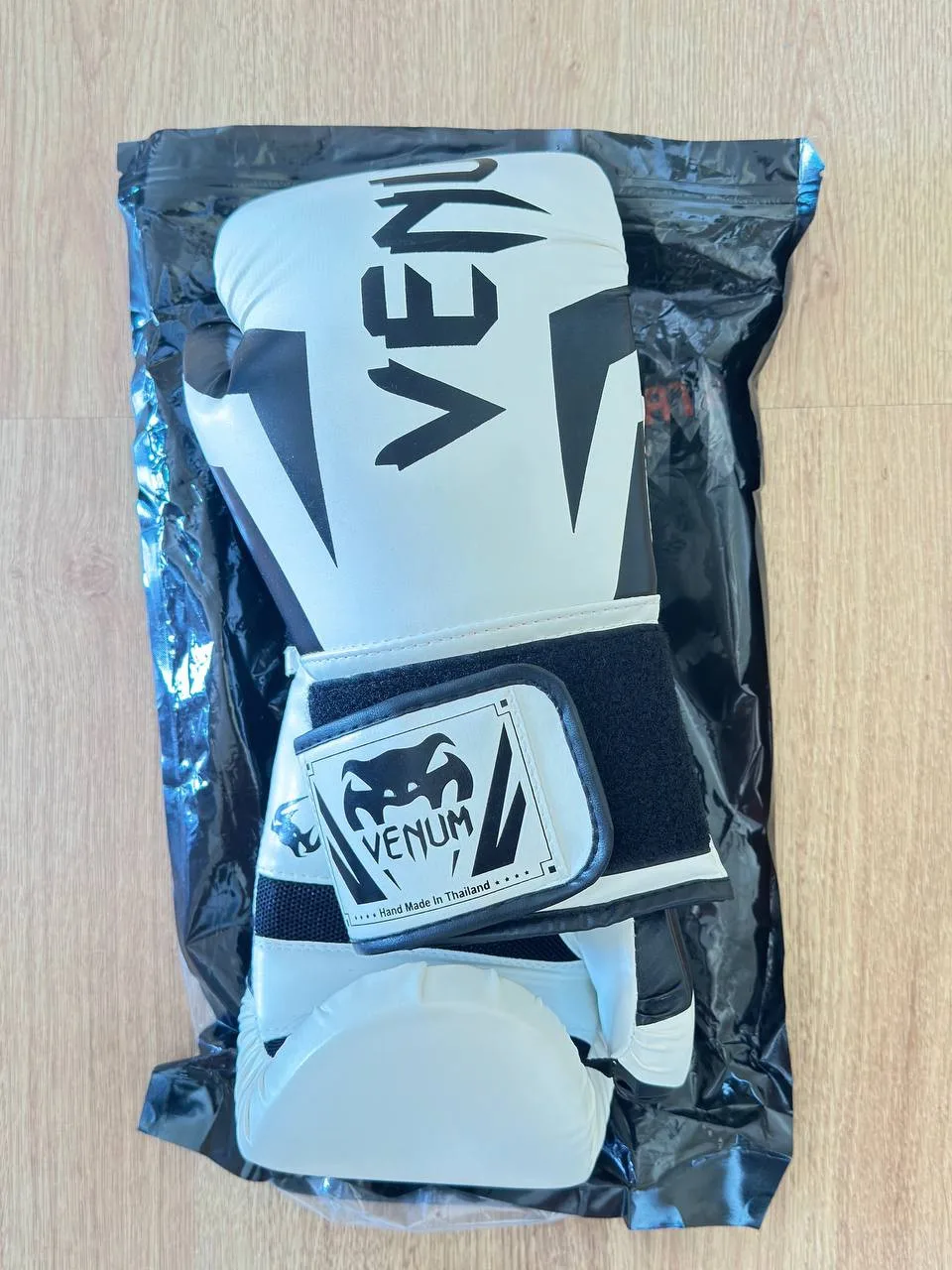 Перчатки Venum 12 OZ, новые