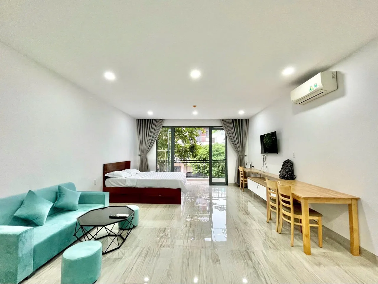 Студия 60 м² с балконом, ЖК Ha Quang 2