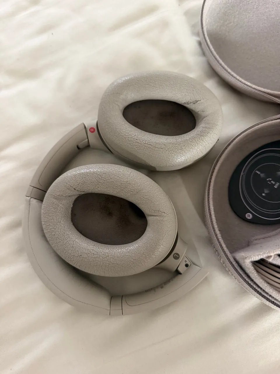 Наушники Sony WH1000-XM4