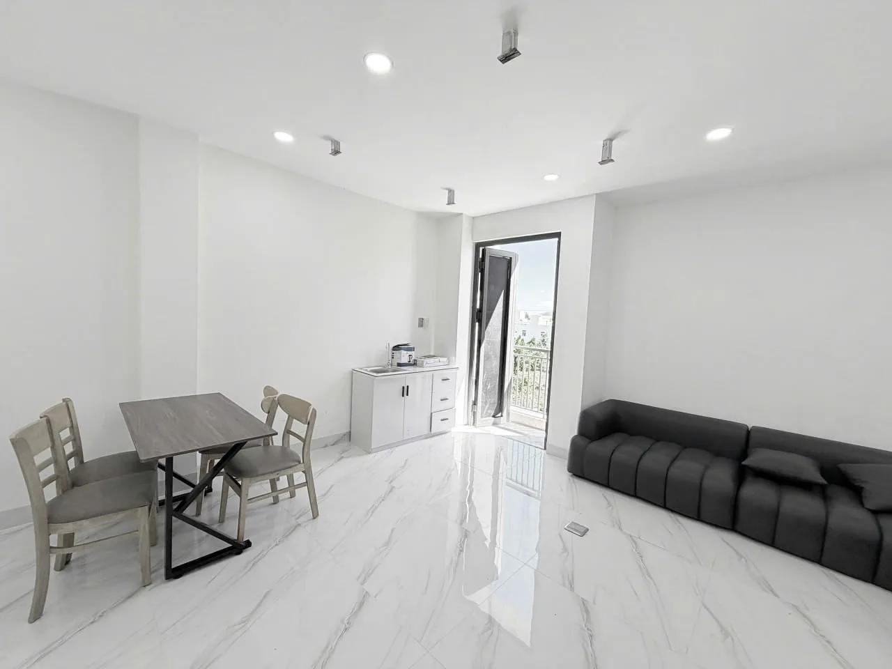 Квартира 70 м² с 2 спальнями и балконом, ACC Vĩnh Hòa