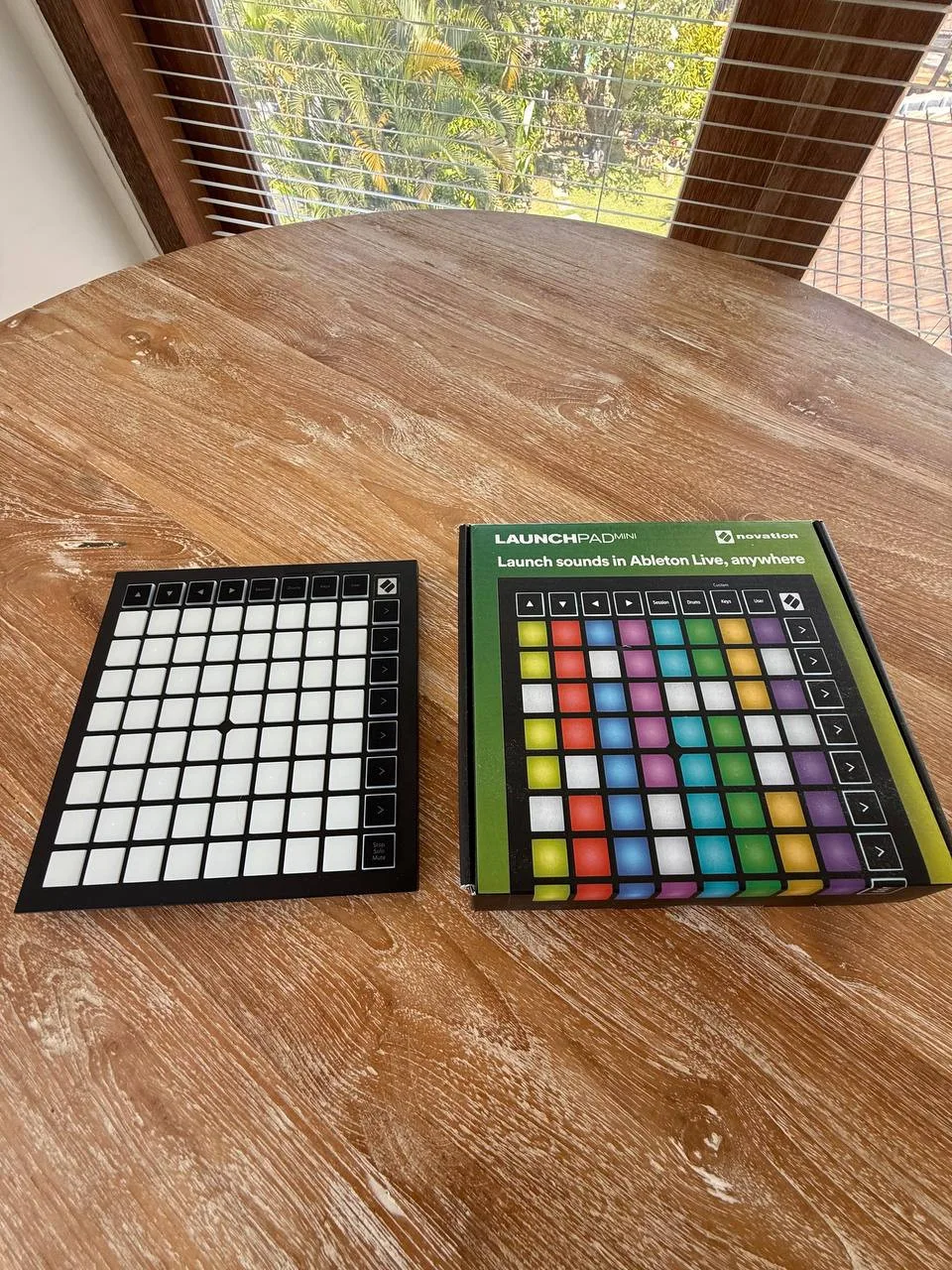 MIDI-контроллер Novation Launchpad Mini MK3