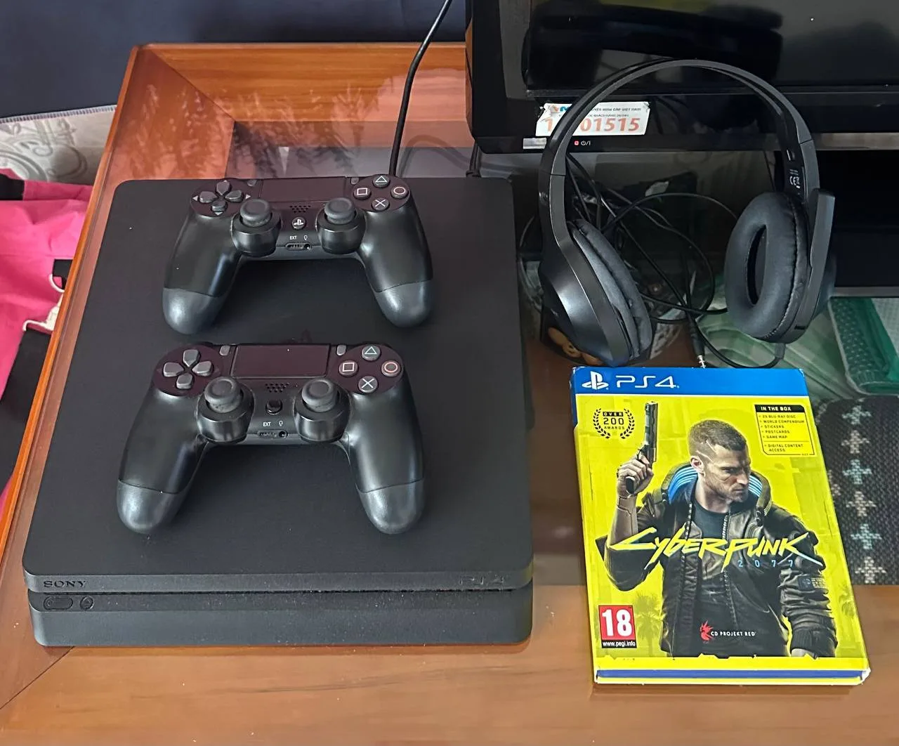 Sony PlayStation 4 slim 1Tb, 2 геймпада