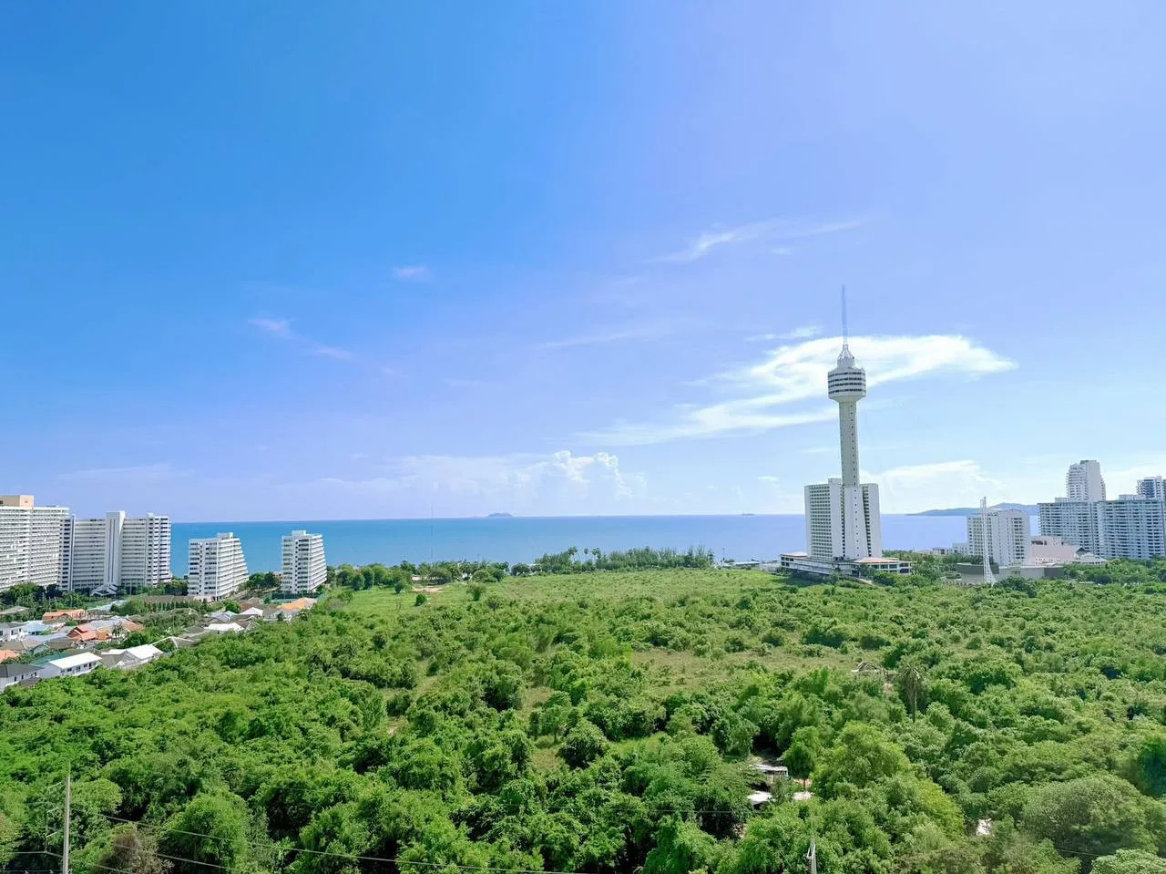 Квартира с 2 спальнями в Grande Caribbean Condo, 92 м², вид на море