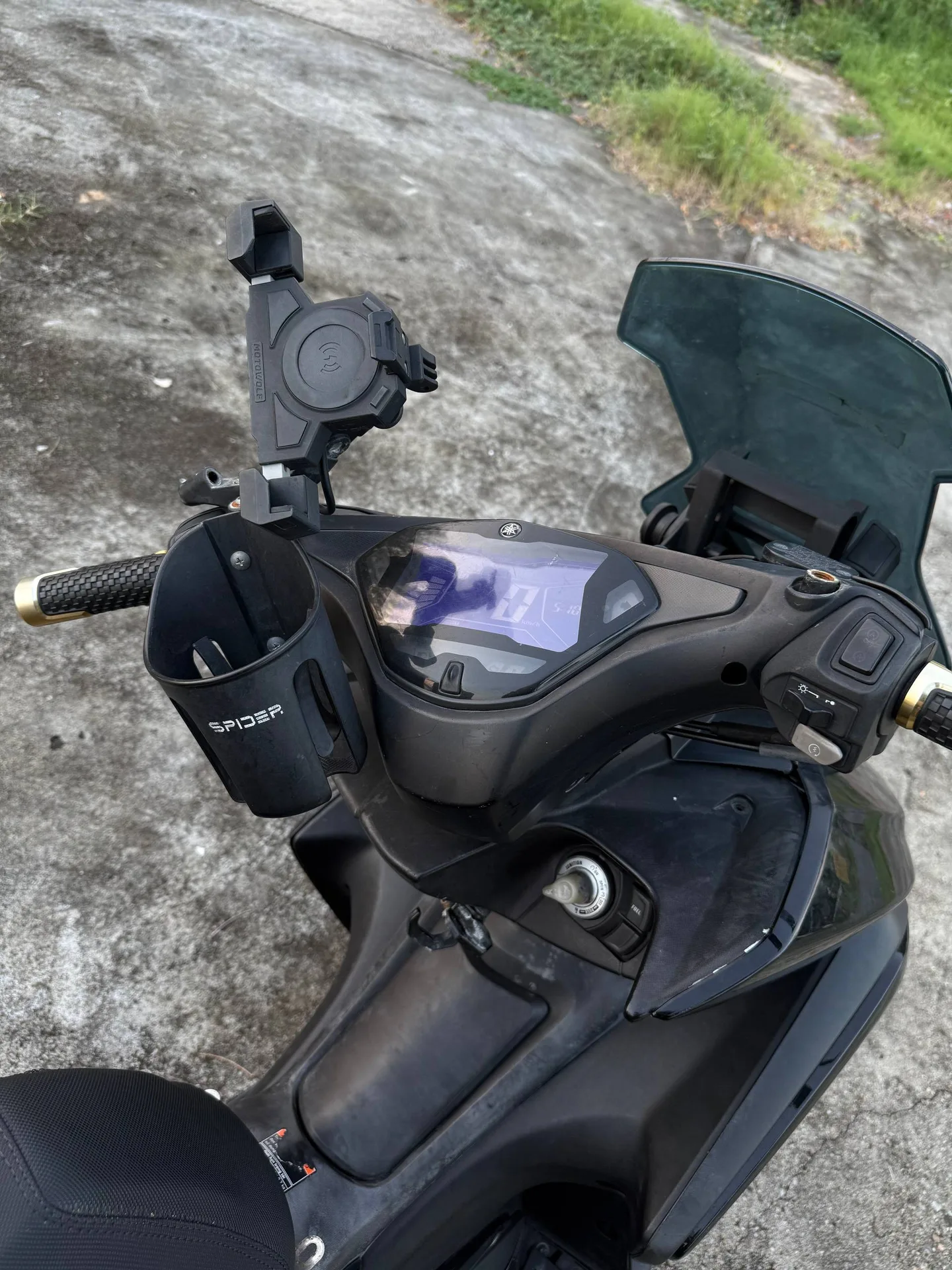 Yamaha NVX 155, кофр GIVI, фото 5