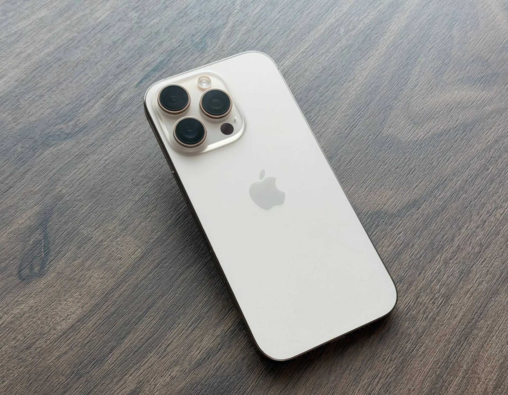 iPhone 16 Pro 128gb, золотистый