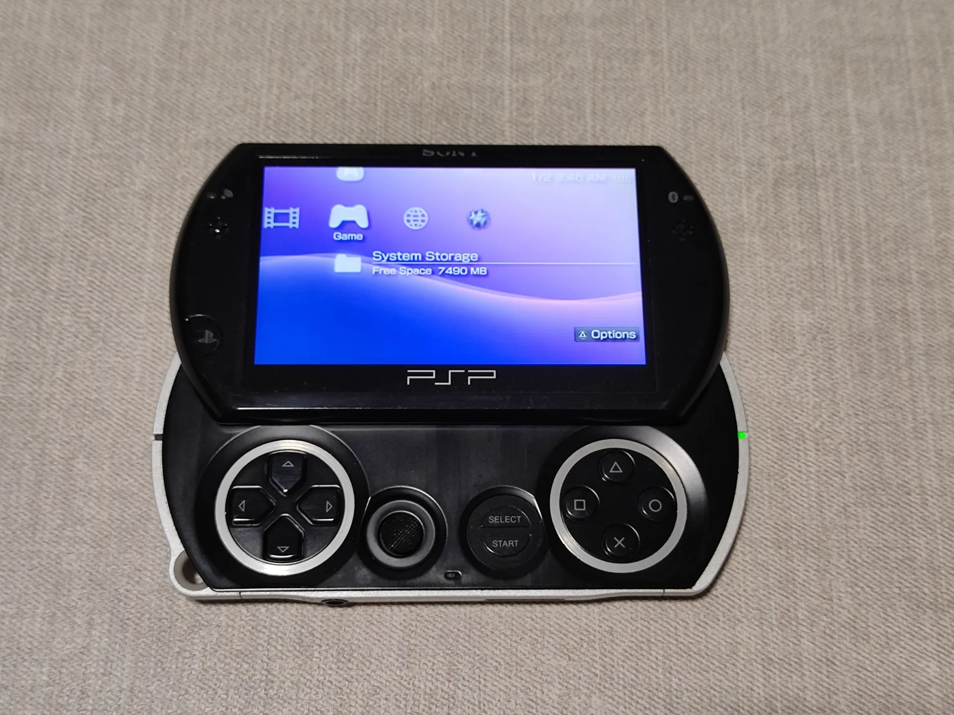 Консоль PSP GO, взломанная, исправна, фото 2