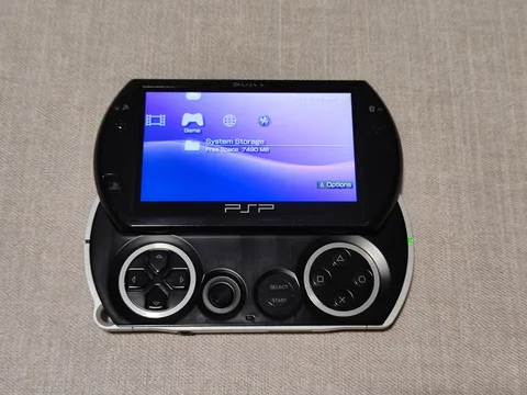 Консоль PSP GO, взломанная, исправна, фото 2