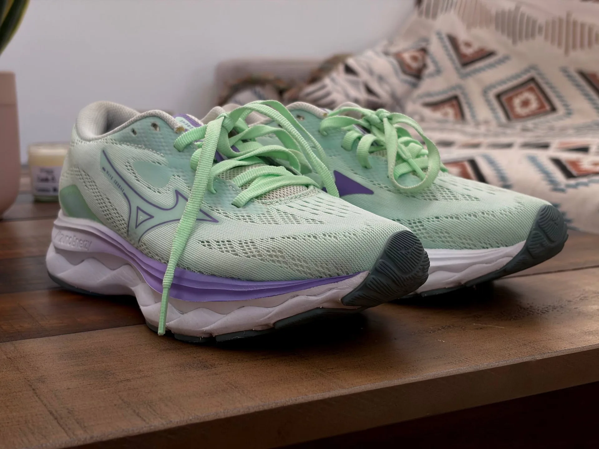 Женские кроссовки Mizuno Enerzy wave serene, 36,5