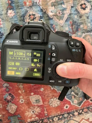 Canon EOS 1100D с объективом 18–55 мм, фото 3