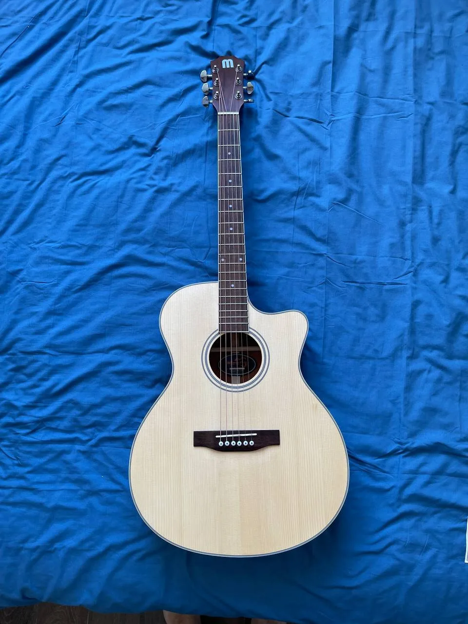 Гитара Mây Guitar с чехлом и новыми струнами