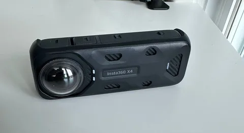 Камера Insta360 X4 с чехлом и штативом, фото 2