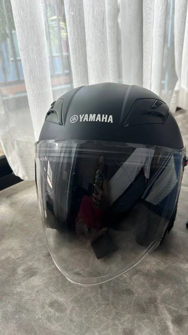 Мужской шлем Yamaha, M–L
