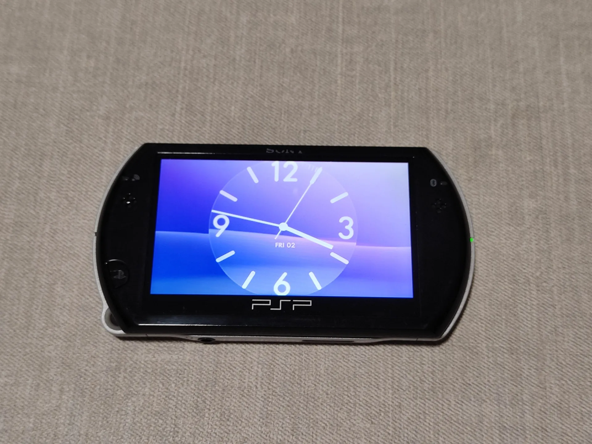 Консоль PSP GO, взломанная, исправна