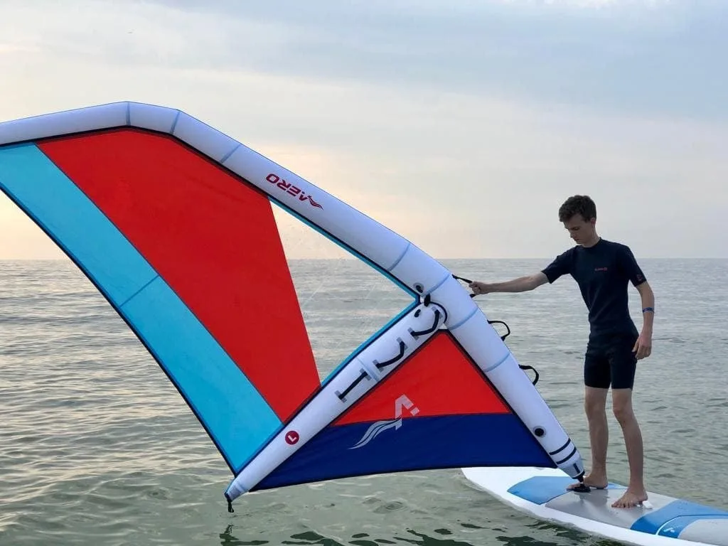Виндсёрфинг: SUP-доска с надувным парусом