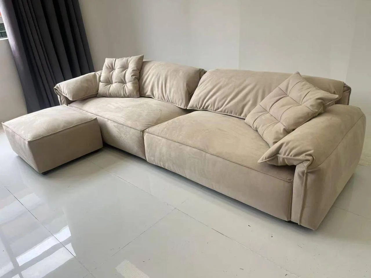 Большой диван 320×112×82, светло-бежевый