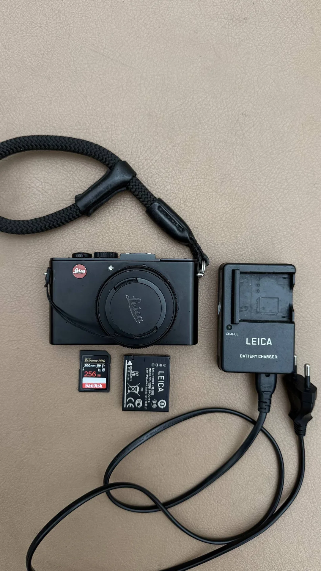 Фотоаппарат Leica D-Lux 6 Digital Camera
