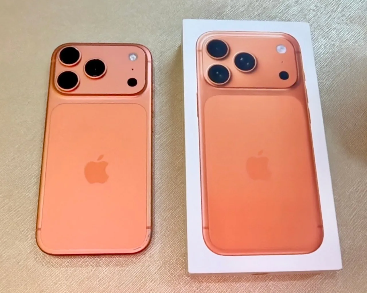 iPhone 17 Pro 256 ГБ, Cosmic Orange