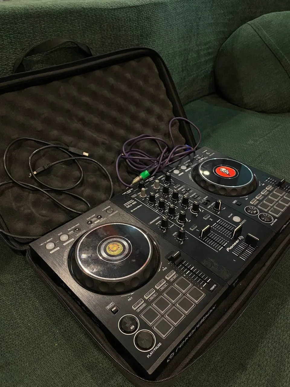DJ-контроллер Pioneer ddj400 с чехлом и кабелями