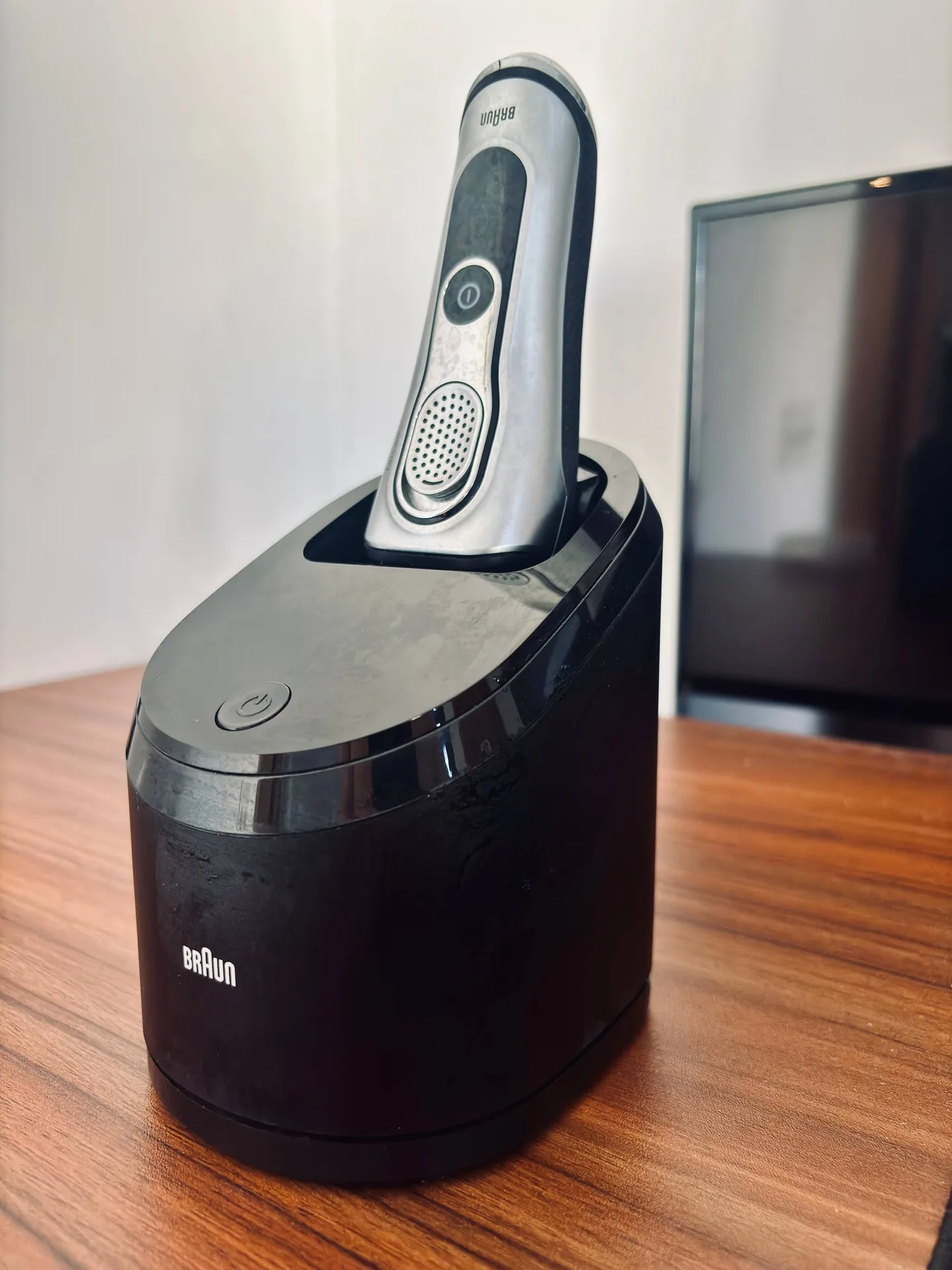 Электробритва Braun Series 9 Pro со станцией и зарядкой