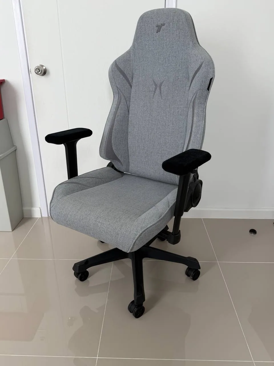 Игровое кресло TTRacing Swift X Pro Air Threads
