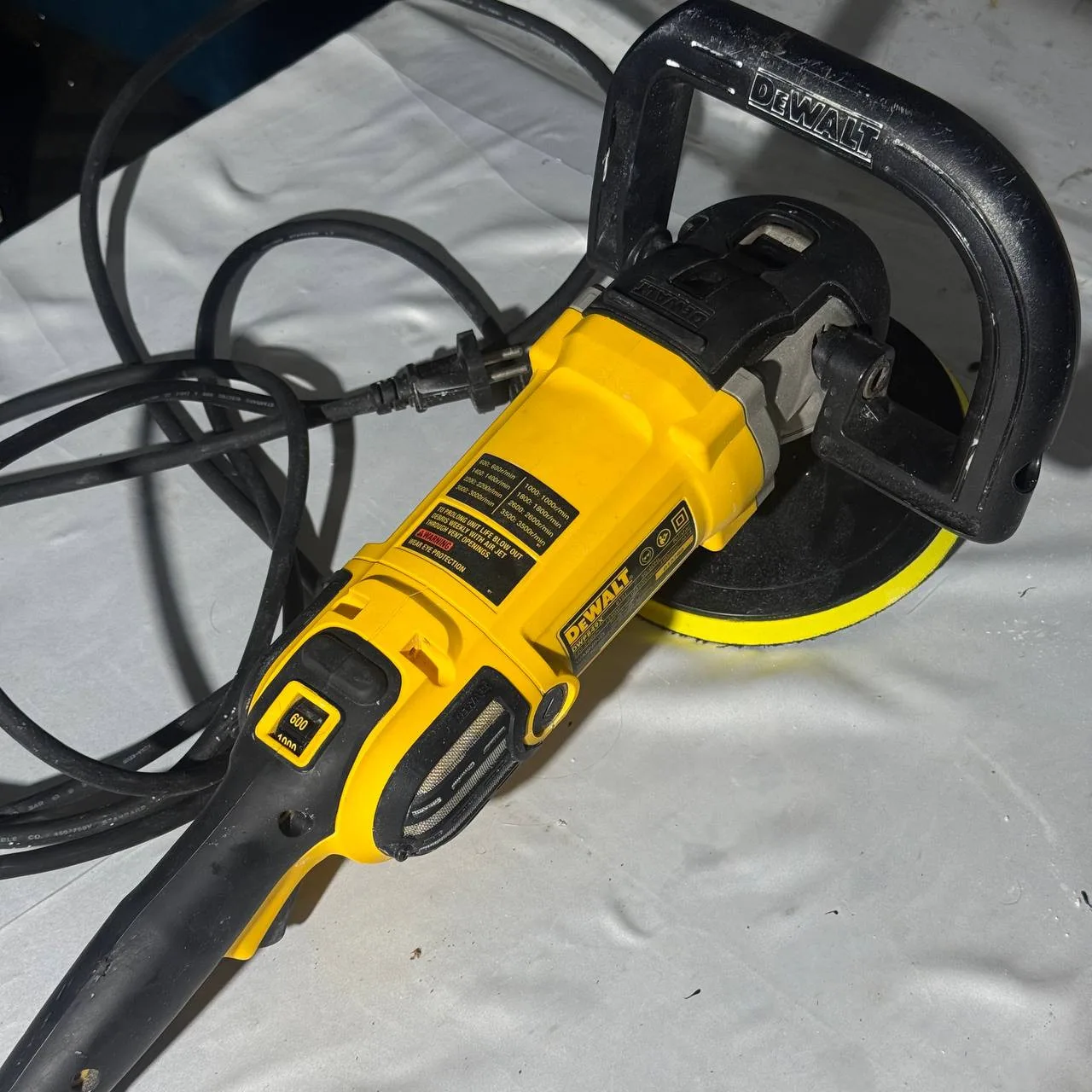Полировочная машинка DeWalt